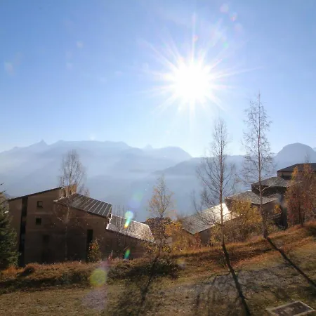 Au Pied Des Pistes Avec Balcon Et Parking Gratuit, Proche Commerces - En Oisans Auris