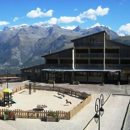Appartement Au Pied Des Pistes Avec Balcon Et Parking Gratuit, Proche Commerces - En Oisans Auris